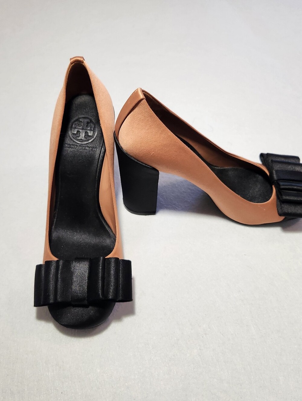 Tory Burch Beige Block-Heel Pumps with Black Bow Size 9